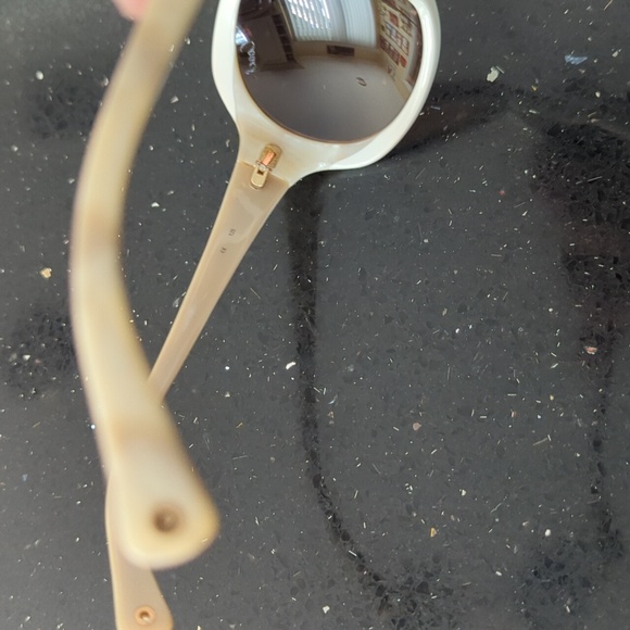 Ivory Coach sunglasses - Picture 5 of 8